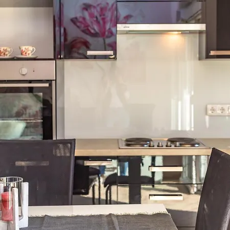 Andela 3 מאקרסקה