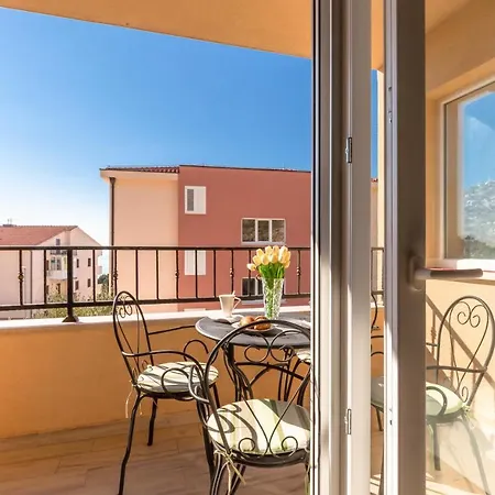 Andela 3 Apartment Makarska
